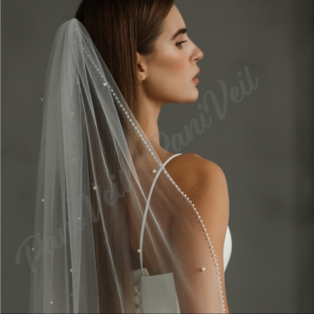 Light Ivory Pearl Veil with Crystals - Never Worn